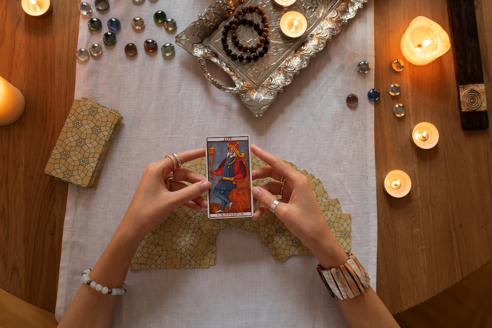 Tarot para Iniciantes: Guia Essencial para Ler as Cartas